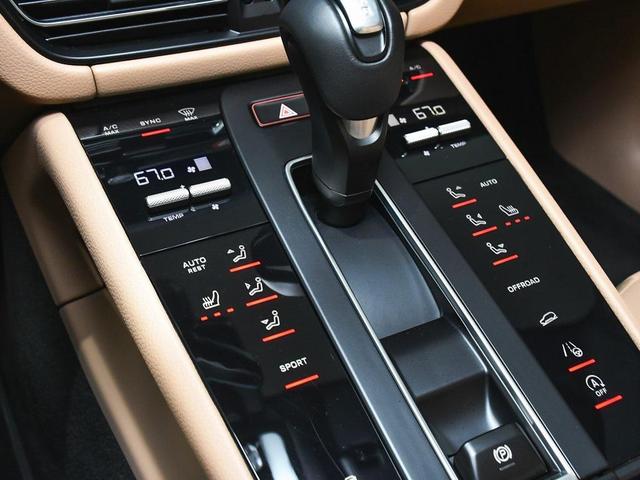 Photo of 2025 Black Porsche Macan