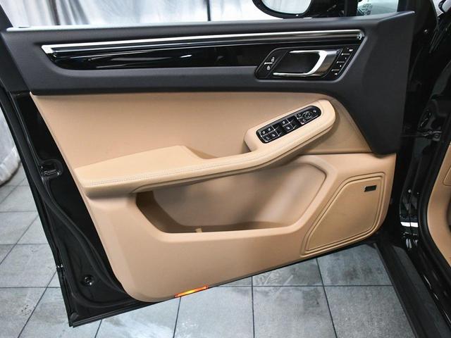 Photo of 2025 Black Porsche Macan