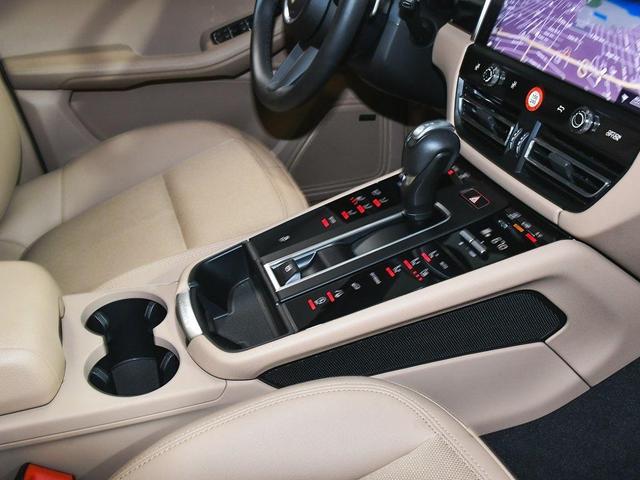 Photo of 2025 Black Porsche Macan