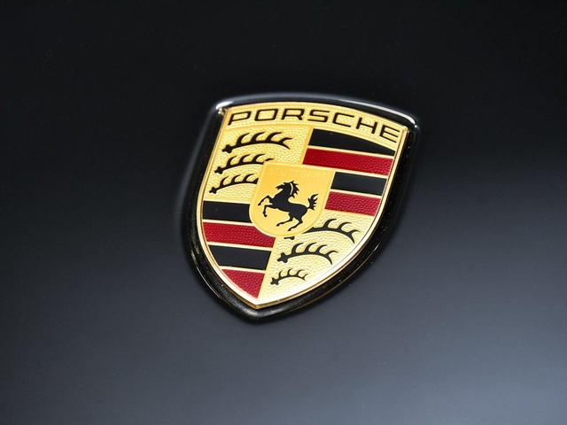 Photo of 2025 Black Porsche Macan