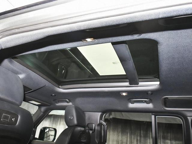 Photo of 2021 Pangea Green Metallic Land Rover Defender