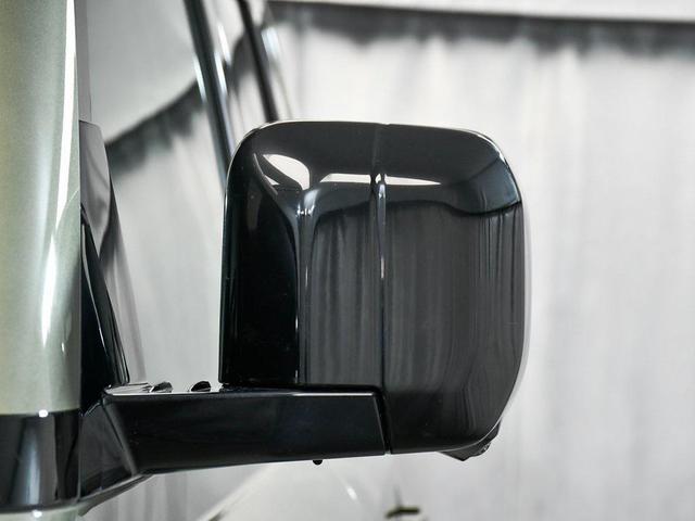 Photo of 2021 Pangea Green Metallic Land Rover Defender