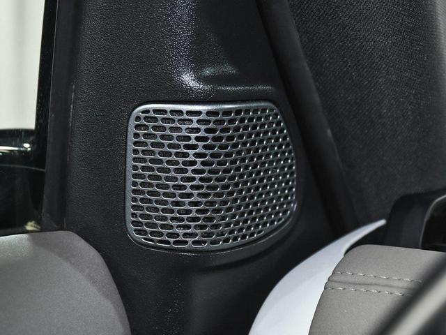 Photo of 2021 Pangea Green Metallic Land Rover Defender