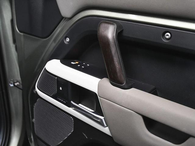 Photo of 2021 Pangea Green Metallic Land Rover Defender