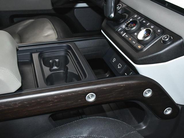 Photo of 2021 Pangea Green Metallic Land Rover Defender
