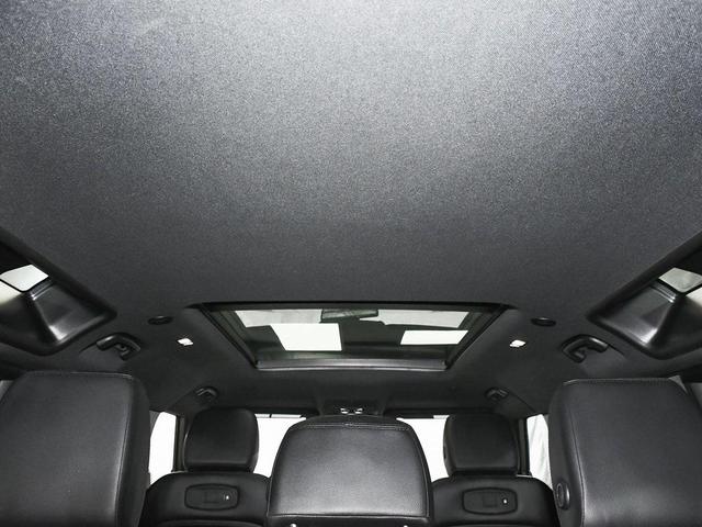 Photo of 2021 Pangea Green Metallic Land Rover Defender