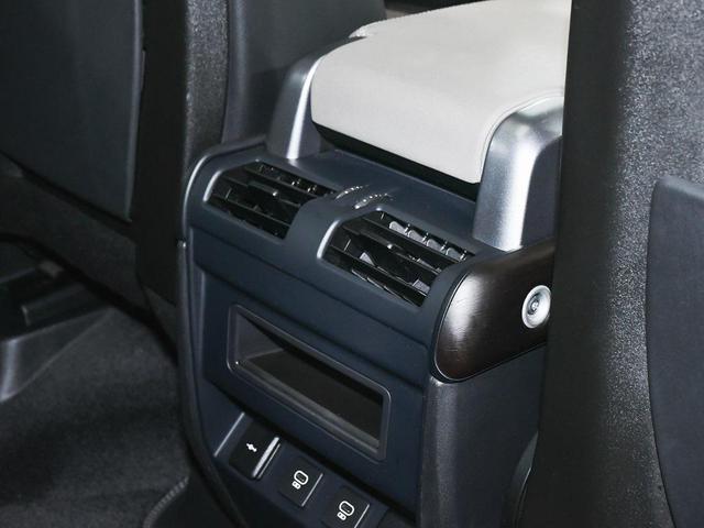 Photo of 2021 Pangea Green Metallic Land Rover Defender