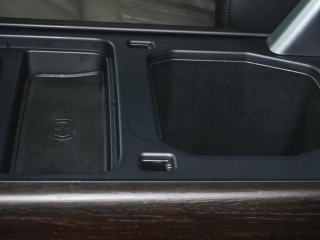 Photo of 2021 Pangea Green Metallic Land Rover Defender