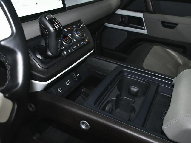 Photo of 2021 Pangea Green Metallic Land Rover Defender