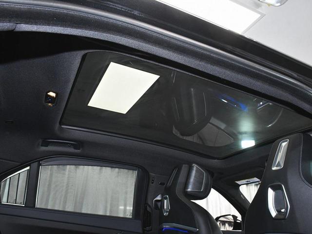Photo of 2024 Black Sapphire Metallic BMW 740