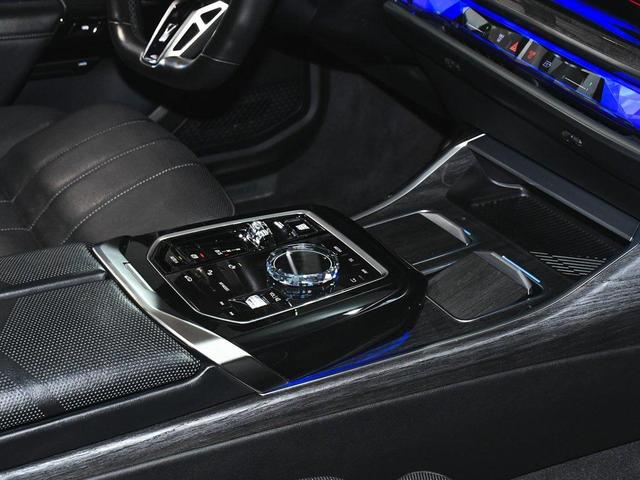 Photo of 2024 Black Sapphire Metallic BMW 740