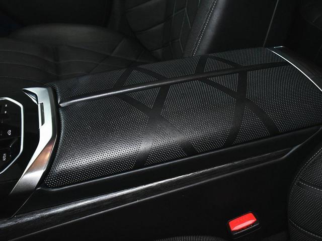 Photo of 2024 Black Sapphire Metallic BMW 740
