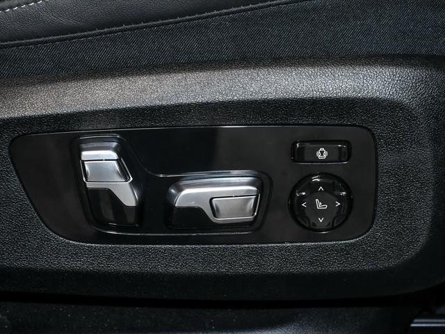Photo of 2025 Carbon Black Metallic BMW X6