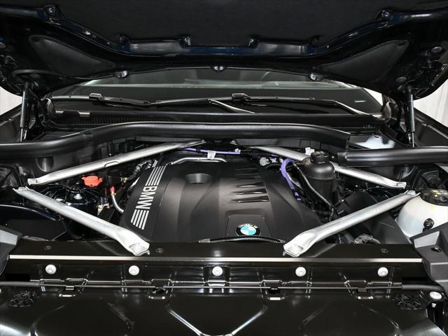 Photo of 2025 Carbon Black Metallic BMW X6