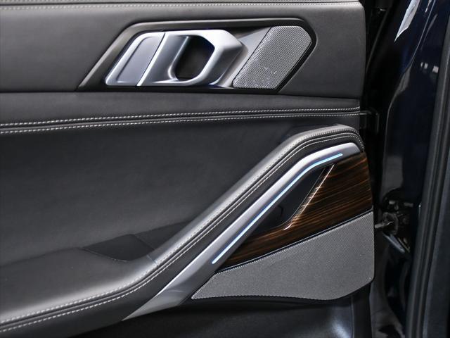 Photo of 2025 Carbon Black Metallic BMW X6