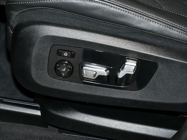 Photo of 2025 Carbon Black Metallic BMW X6