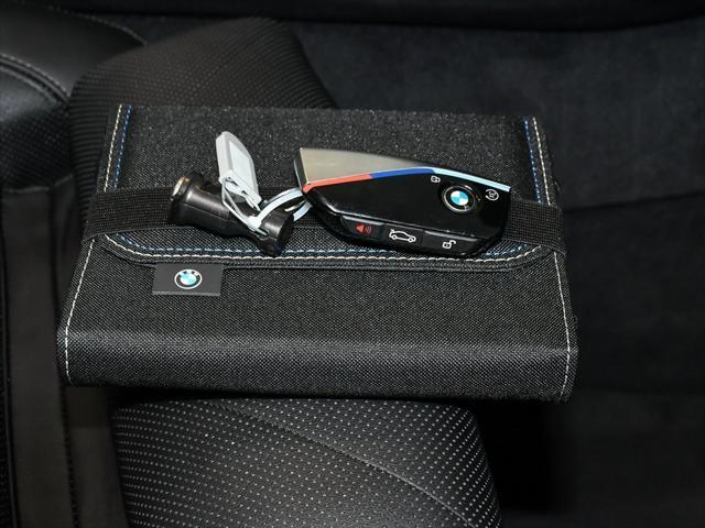 Photo of 2025 Carbon Black Metallic BMW X6