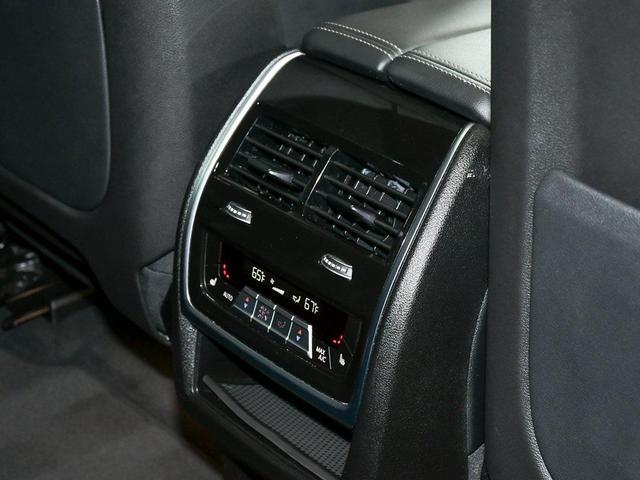 Photo of 2025 Carbon Black Metallic BMW X6