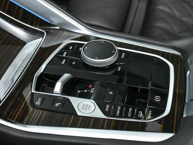 Photo of 2025 Carbon Black Metallic BMW X6