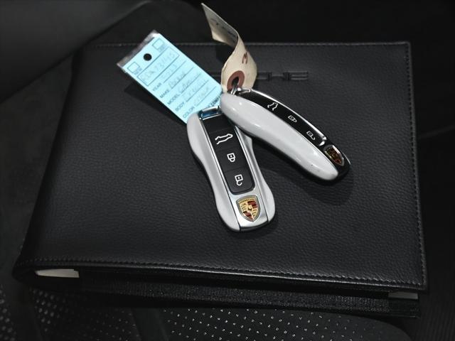 Photo of 2024 Gray Porsche Cayenne