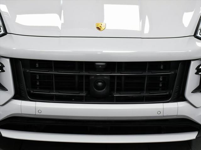 Photo of 2024 Gray Porsche Cayenne