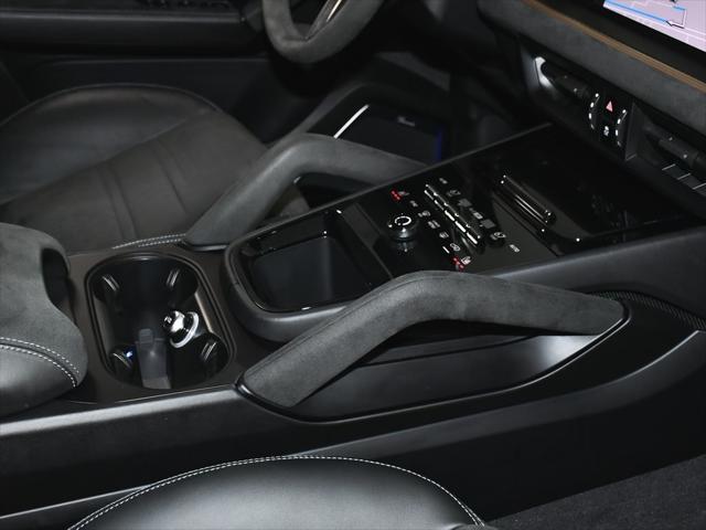 Photo of 2024 Gray Porsche Cayenne