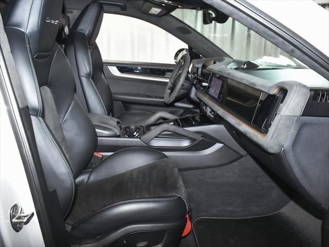 Photo of 2024 Gray Porsche Cayenne