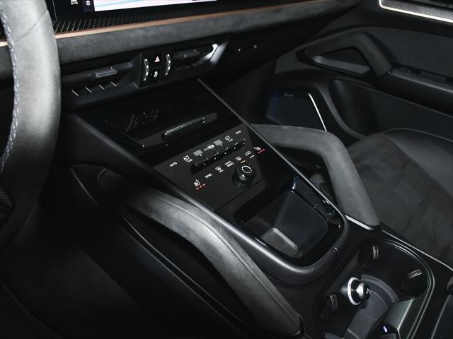 Photo of 2024 Gray Porsche Cayenne