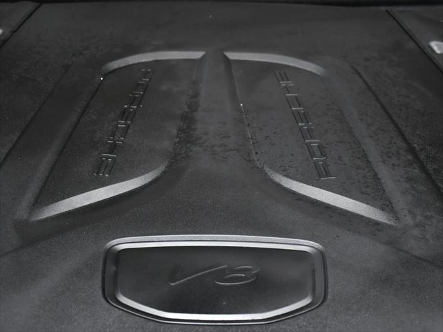 Photo of 2024 Gray Porsche Cayenne