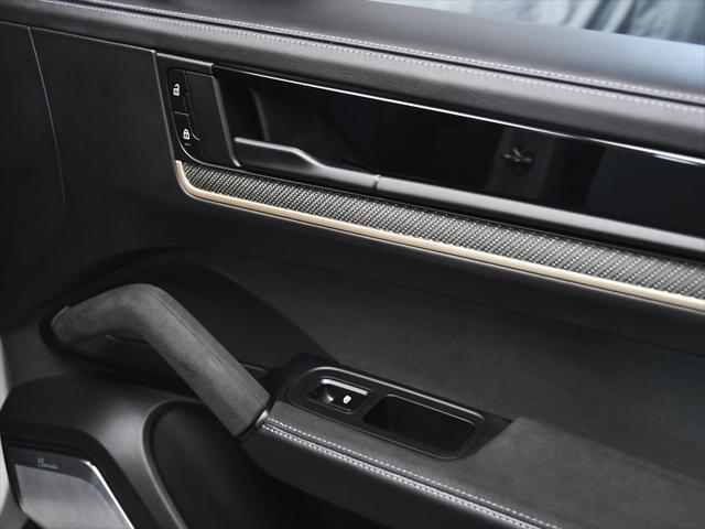 Photo of 2024 Gray Porsche Cayenne