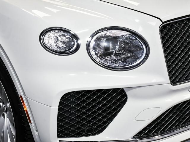 Photo of 2021 White Bentley Bentayga