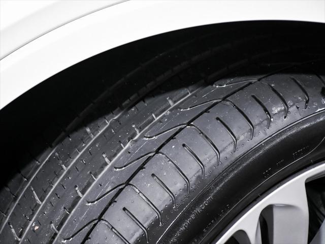 Photo of 2021 White Bentley Bentayga