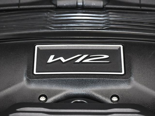 Photo of 2021 White Bentley Bentayga