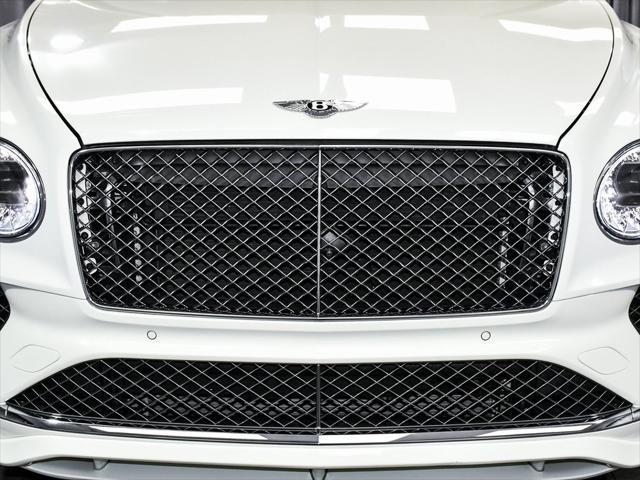 Photo of 2021 White Bentley Bentayga