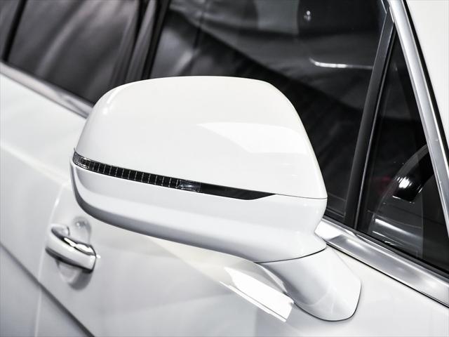Photo of 2021 White Bentley Bentayga
