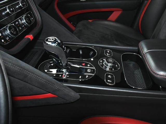Photo of 2021 White Bentley Bentayga