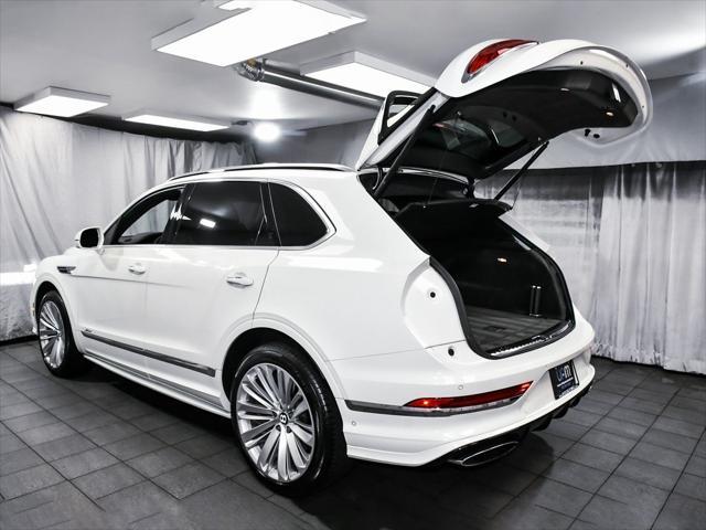 Photo of 2021 White Bentley Bentayga