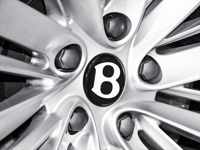 Photo of 2021 White Bentley Bentayga
