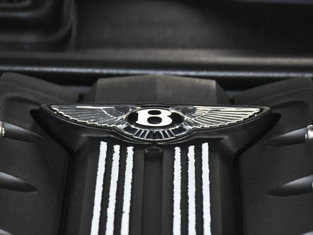 Photo of 2021 White Bentley Bentayga
