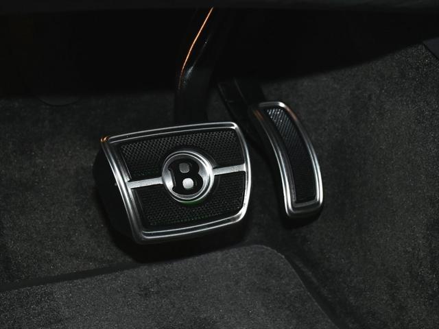 Photo of 2021 White Bentley Bentayga