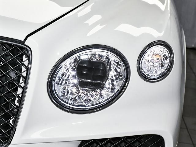 Photo of 2021 White Bentley Bentayga