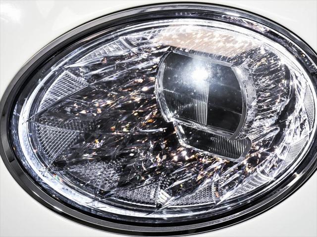 Photo of 2021 White Bentley Bentayga