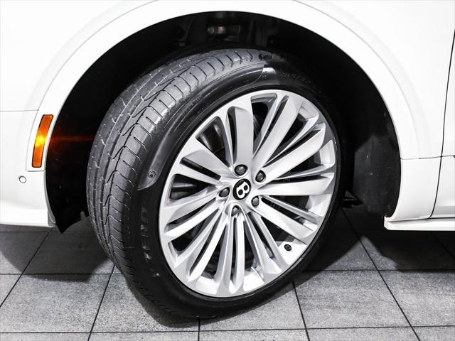 Photo of 2021 White Bentley Bentayga