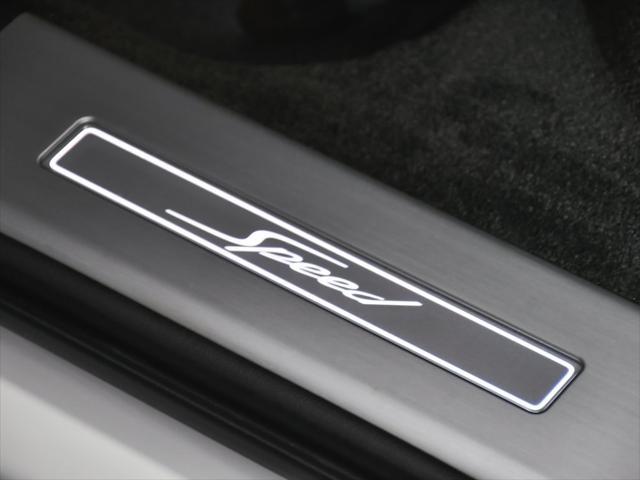 Photo of 2021 White Bentley Bentayga