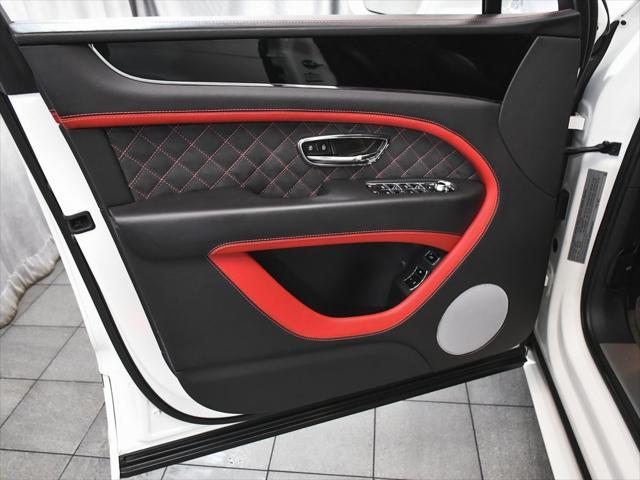 Photo of 2021 White Bentley Bentayga
