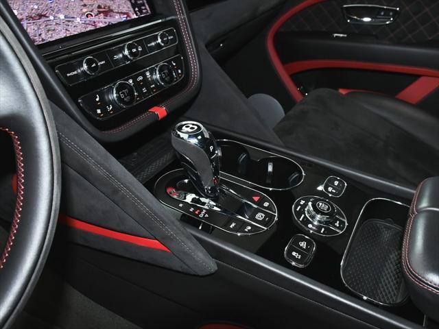 Photo of 2021 White Bentley Bentayga