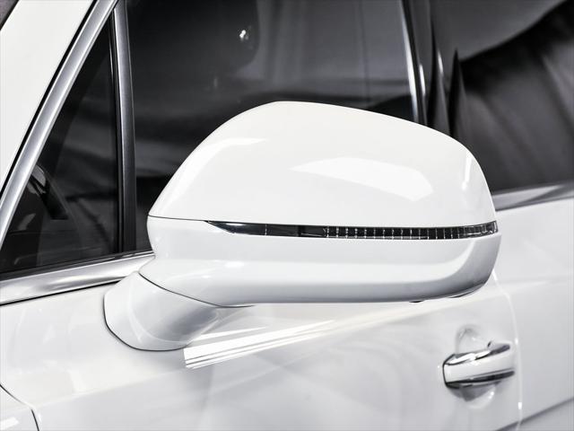 Photo of 2021 White Bentley Bentayga