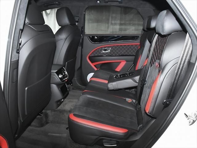 Photo of 2021 White Bentley Bentayga