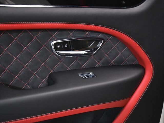 Photo of 2021 White Bentley Bentayga