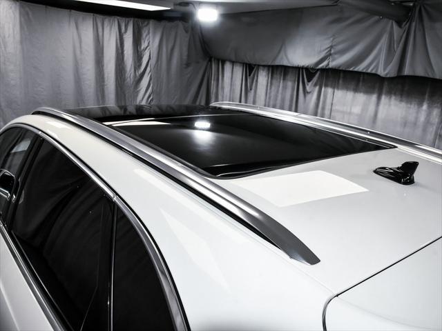 Photo of 2021 White Bentley Bentayga